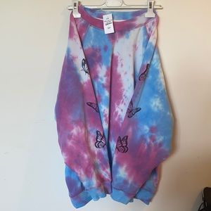 L tie dye crew neck sweater